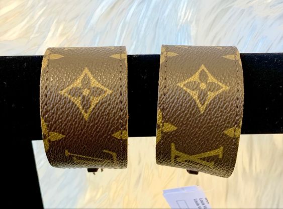 Louis Vuitton Tie Cuffs – Shop Snazzies